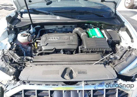 2019 Audi Q3 2.0T S Line Premium из США, поврежденный, VIN WA1DECF32K1084030